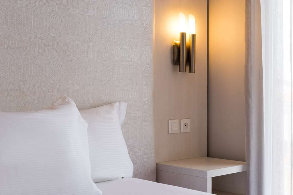 Hotel The Originals Perpignan Sud Le Grillon D'Or Le Boulou Oda fotoğraf