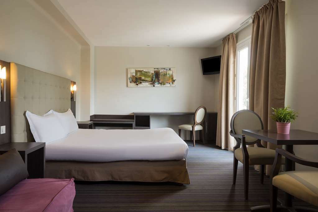 Hotel The Originals Perpignan Sud Le Grillon D'Or Le Boulou Oda fotoğraf